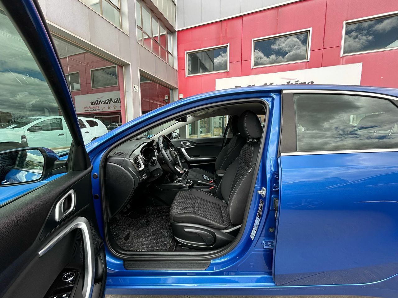 Kia Ceed 1.6 MHEV iMT 100kW (136CV) Drive - Foto 2