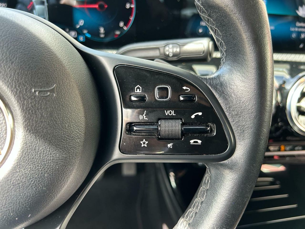 Mercedes Clase A Sedán A 180 d - Foto 2