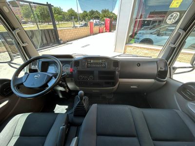 Nissan NT400 CABSTAR 6 PLAZAS CAJA ABIERTA