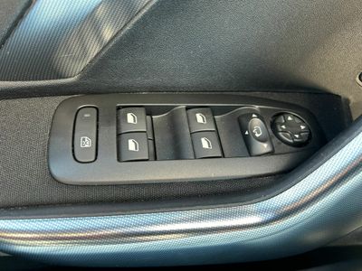 Peugeot 2008 Allure 1.6 BlueHDi 73KW (100CV)