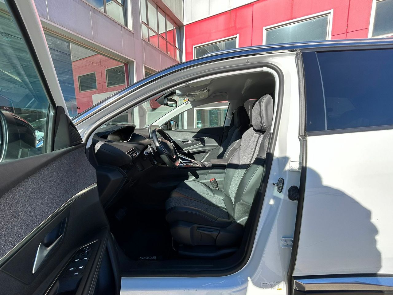 Peugeot 5008 Allure BlueHDi 96kW (130CV) S&S EAT8 - Foto 2