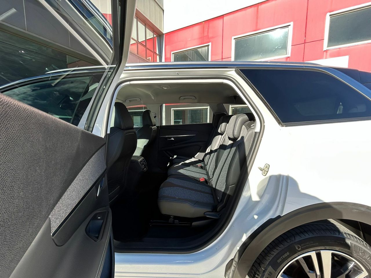 Peugeot 5008 Allure BlueHDi 96kW (130CV) S&S EAT8 - Foto 2