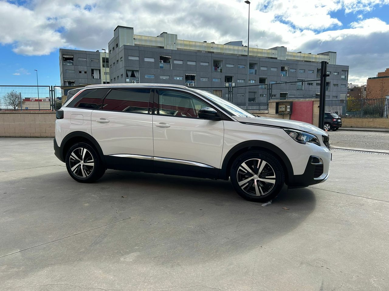 Peugeot 5008 Allure BlueHDi 96kW (130CV) S&S EAT8 - Foto 2