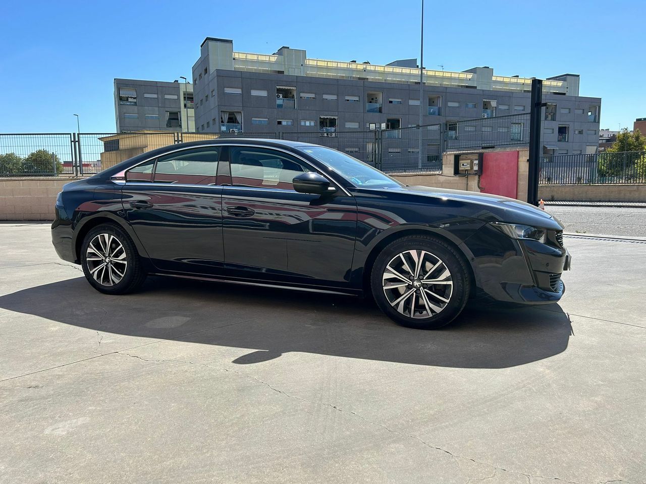 Peugeot 508 5P Allure HYBRID 225 e-EAT8 - Foto 2