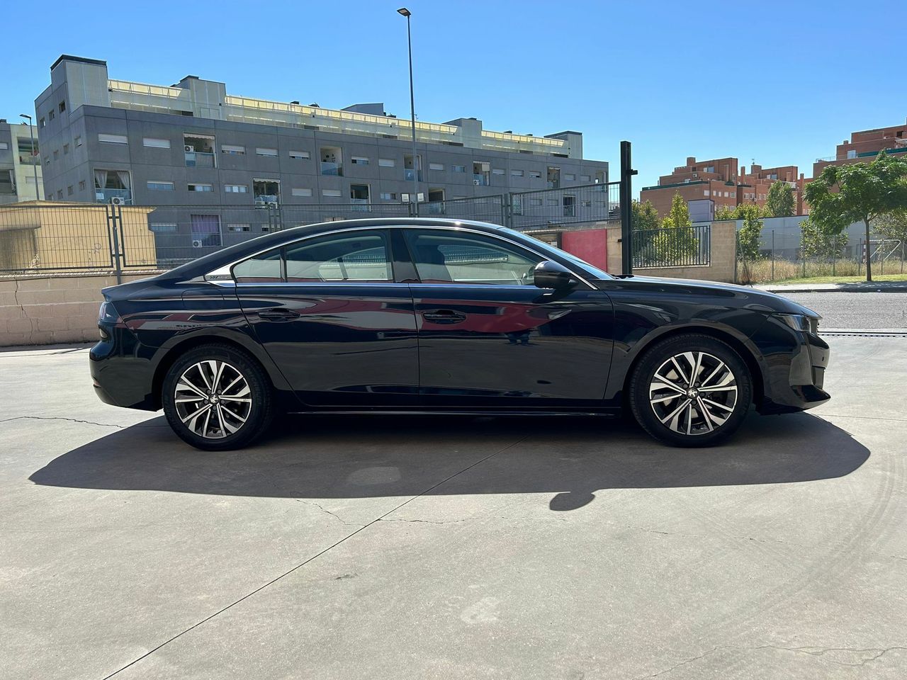 Peugeot 508 5P Allure HYBRID 225 e-EAT8 - Foto 2
