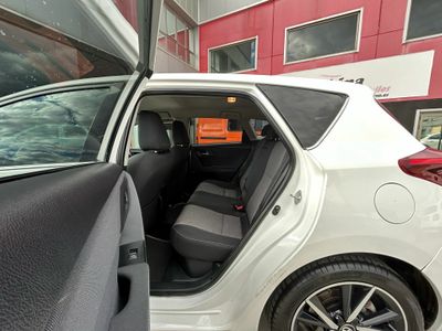 Toyota Auris 1.8 140H Hybrid Feel!