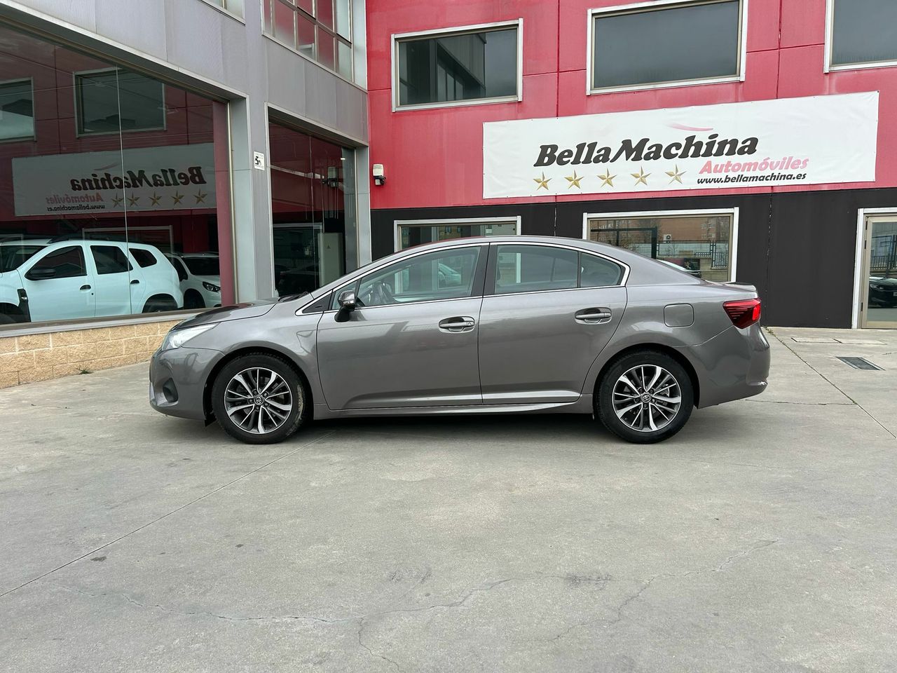 toyota avensis 2018 / foto grande (3)