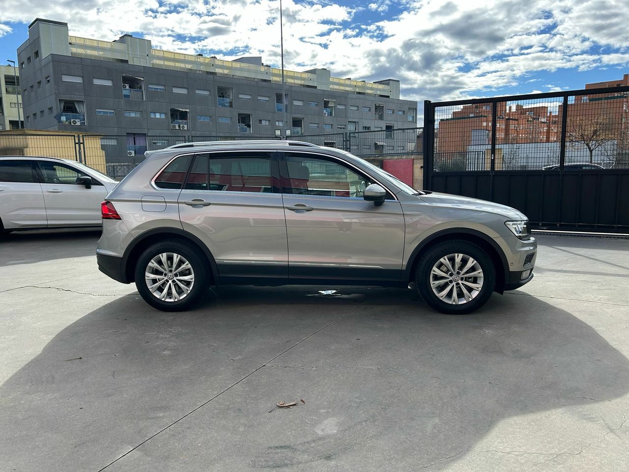 Volkswagen Tiguan Advance 2.0 TDI 110kW (150CV) DSG - Foto 2
