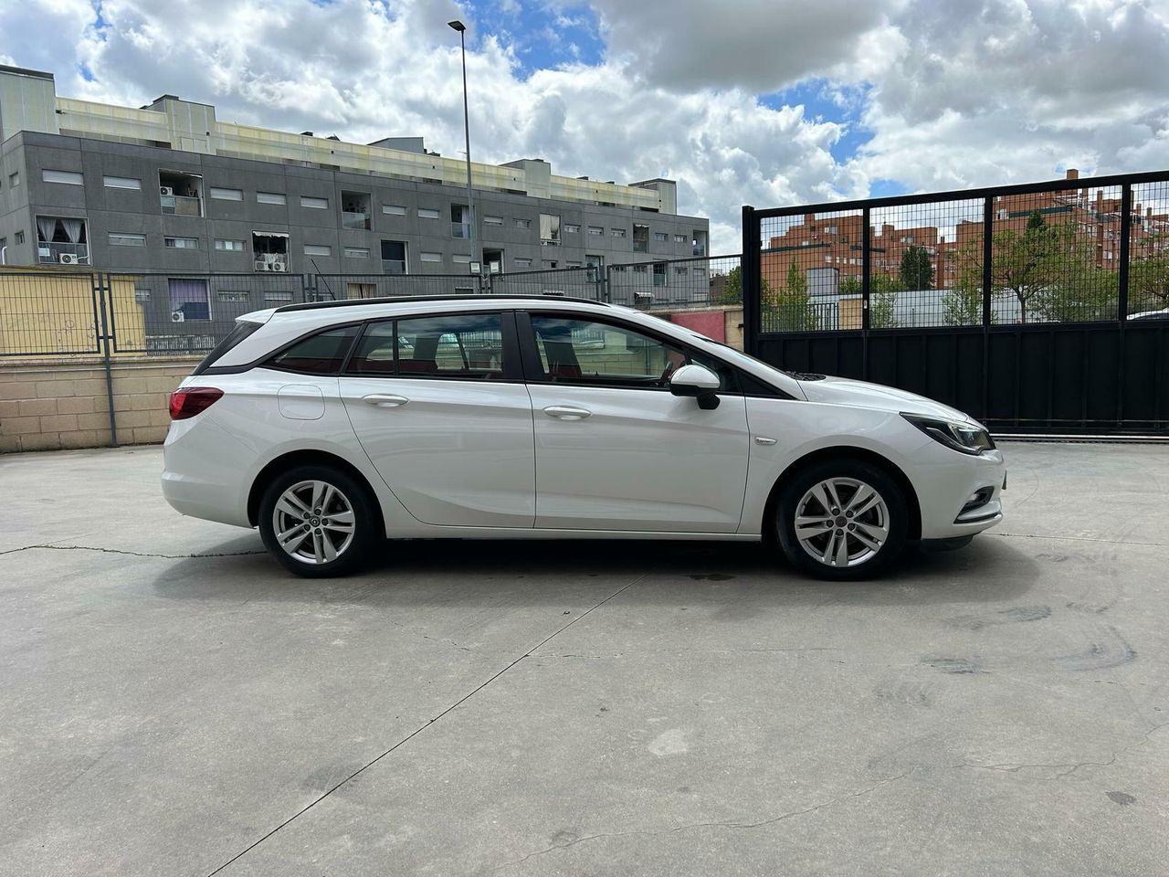 Opel Astra 1.6 CDTi S/S 81kW (110CV) Selective ST - Foto 2