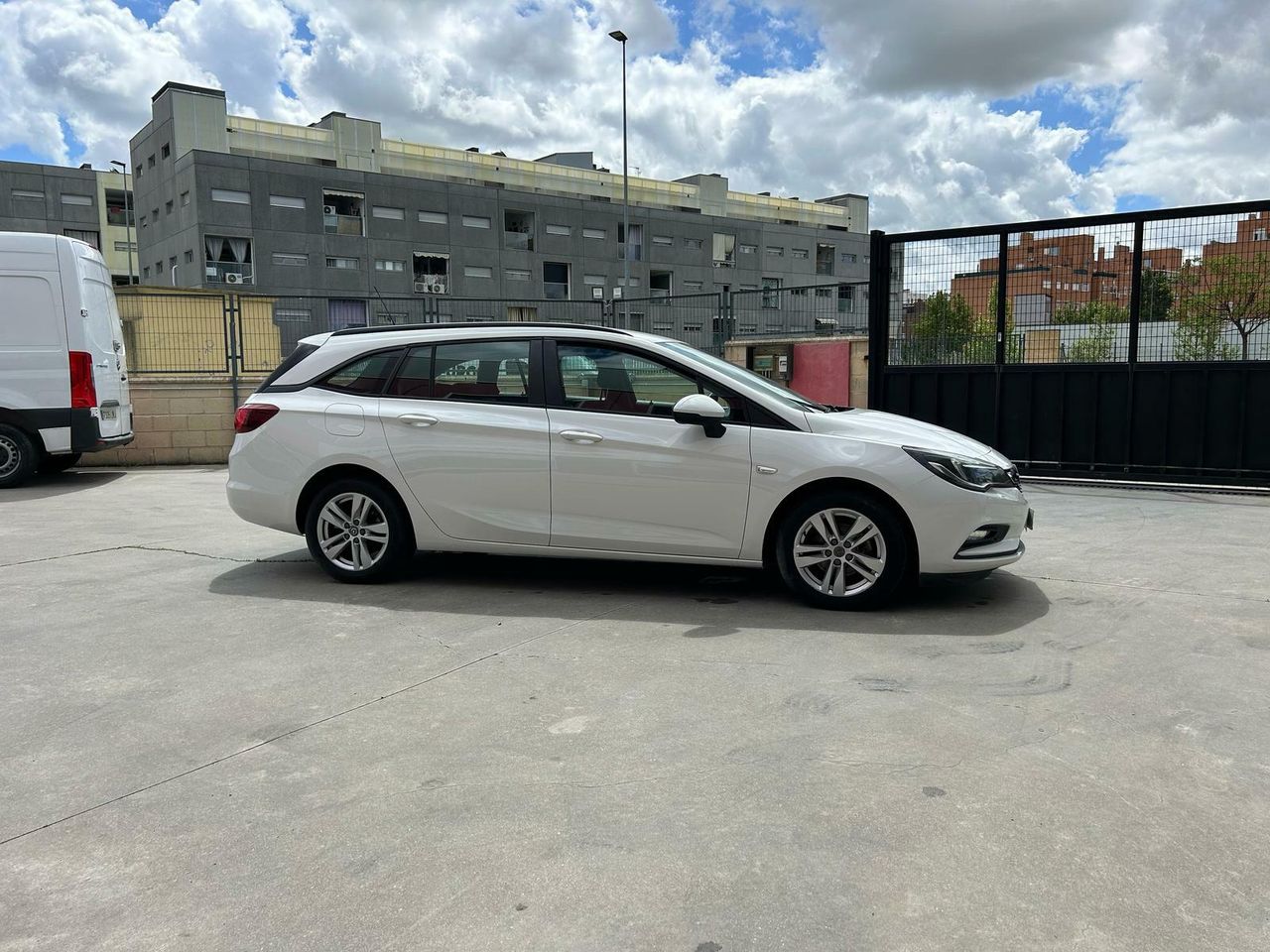 Opel Astra 1.6 CDTi S/S 81kW (110CV) Selective ST - Foto 2