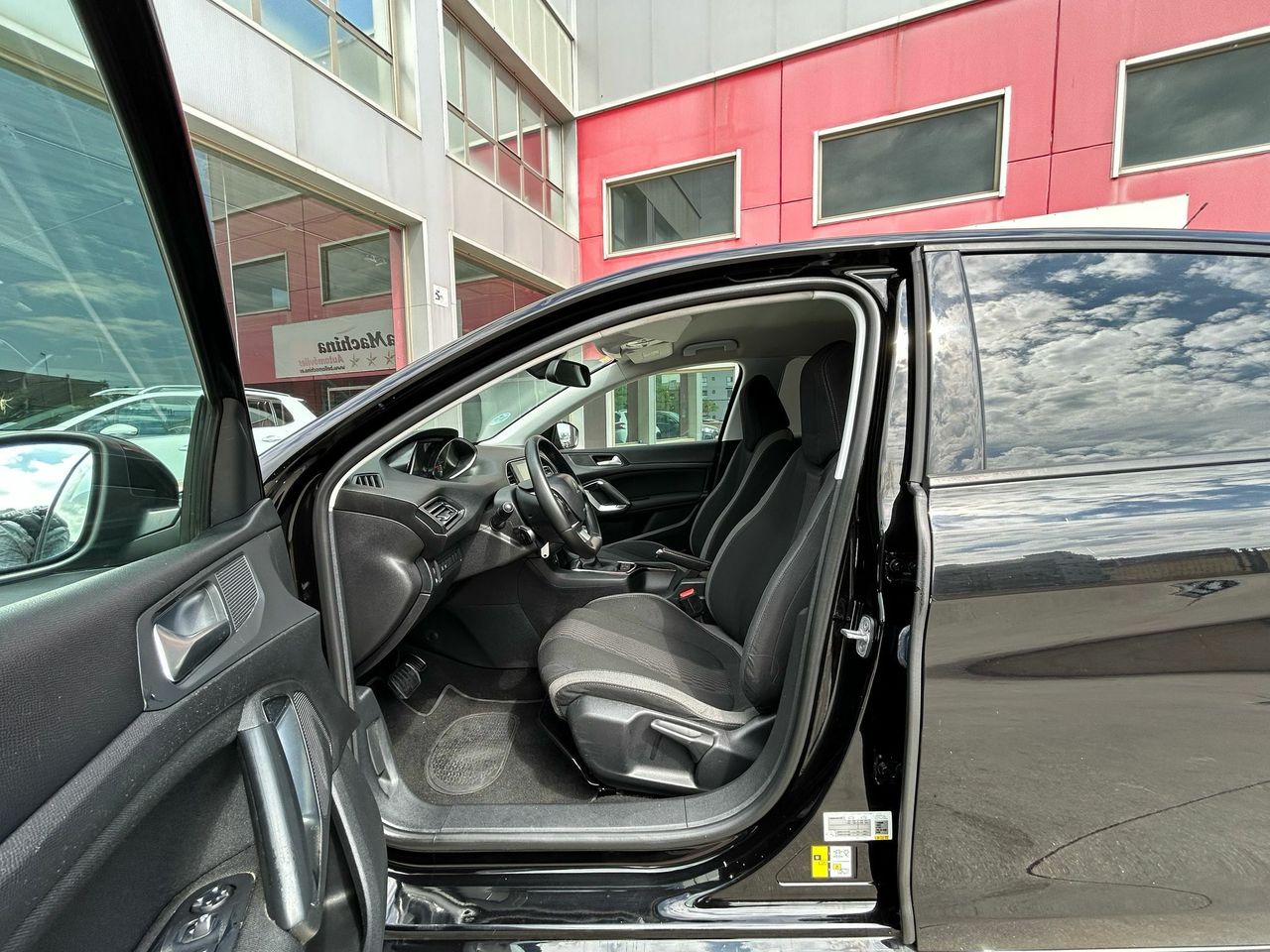 Peugeot 308 5p GT Line 1.2 PureTech 130 S&S EAT6 - Foto 2