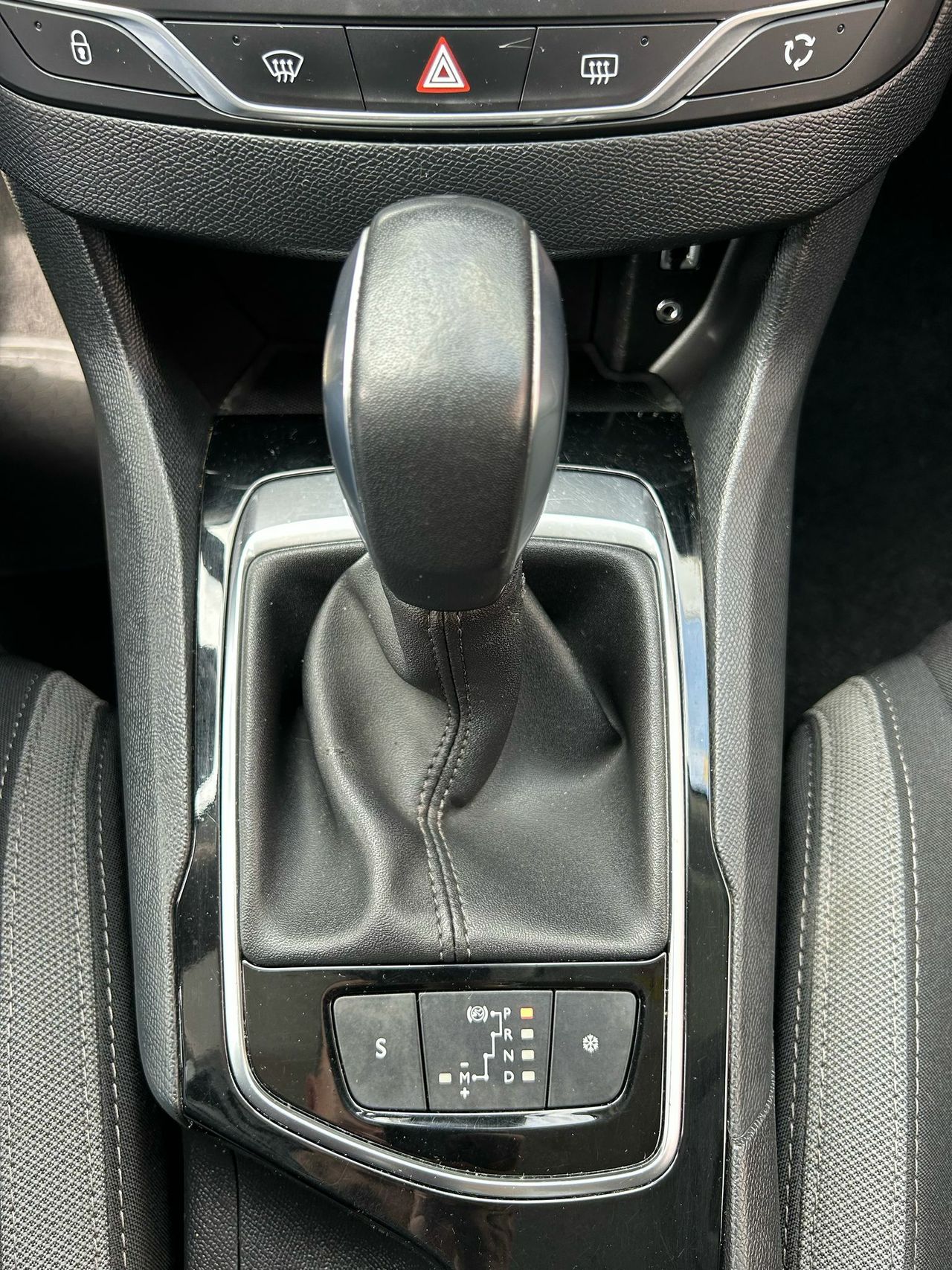 Peugeot 308 5p GT Line 1.2 PureTech 130 S&S EAT6 - Foto 2