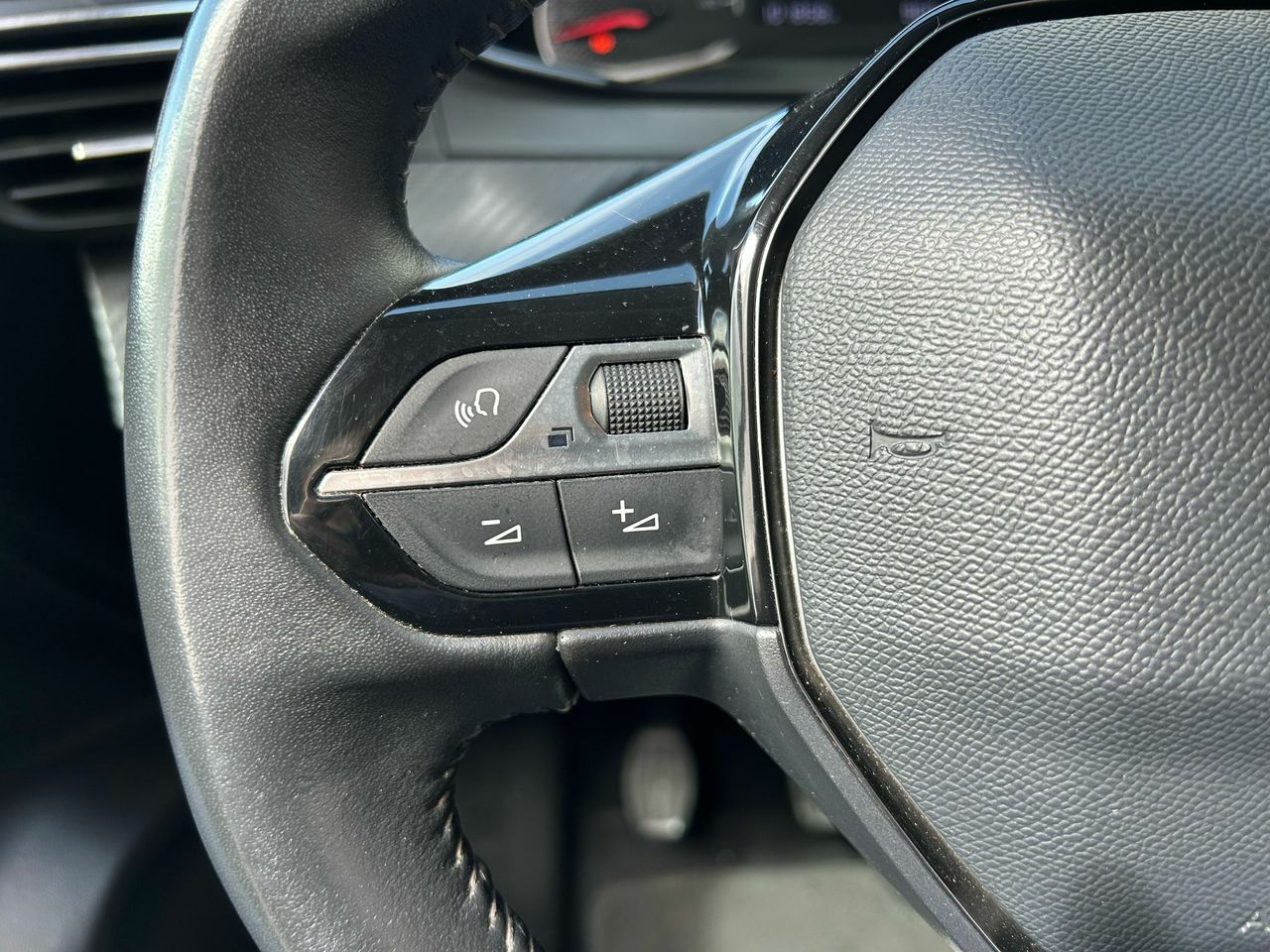 Peugeot 208 BlueHDi 73kW (100CV) Active - Foto 2