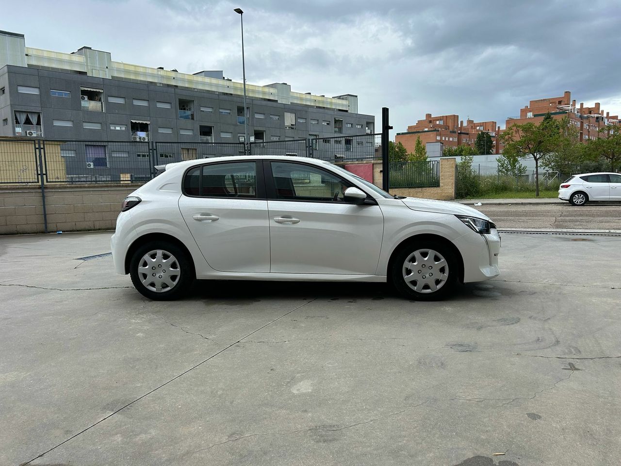 Peugeot 208 BlueHDi 73kW (100CV) Active - Foto 2