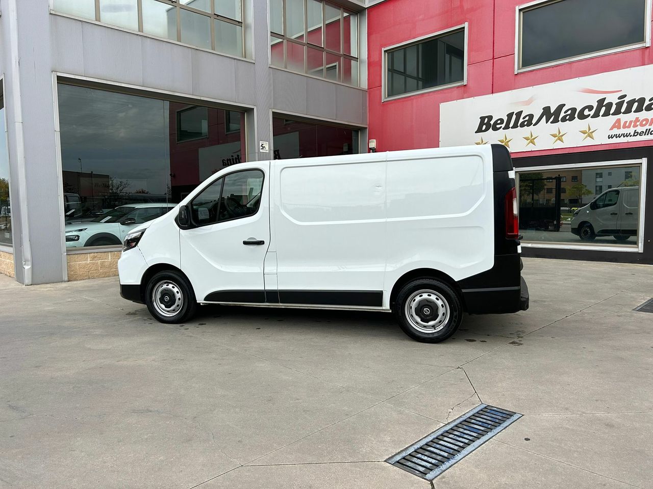Nissan Primastar FURGON 2.0 DCI 110CV L1 H1  - Foto 2