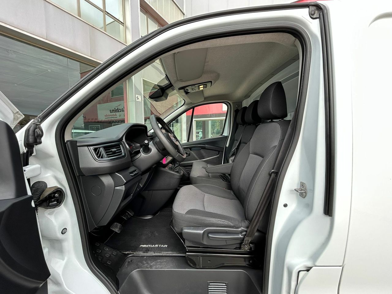 Nissan Primastar FURGON 2.0 DCI 110CV L1 H1  - Foto 2
