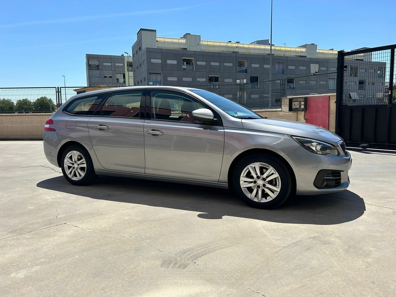 Peugeot 308 SW Style 1.6 BlueHDi 73KW (100CV) - Foto 2