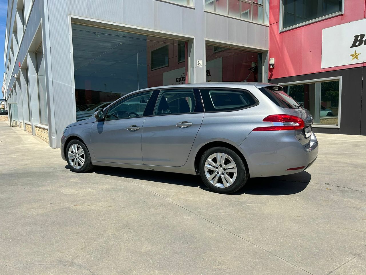 Peugeot 308 SW Style 1.6 BlueHDi 73KW (100CV) - Foto 2