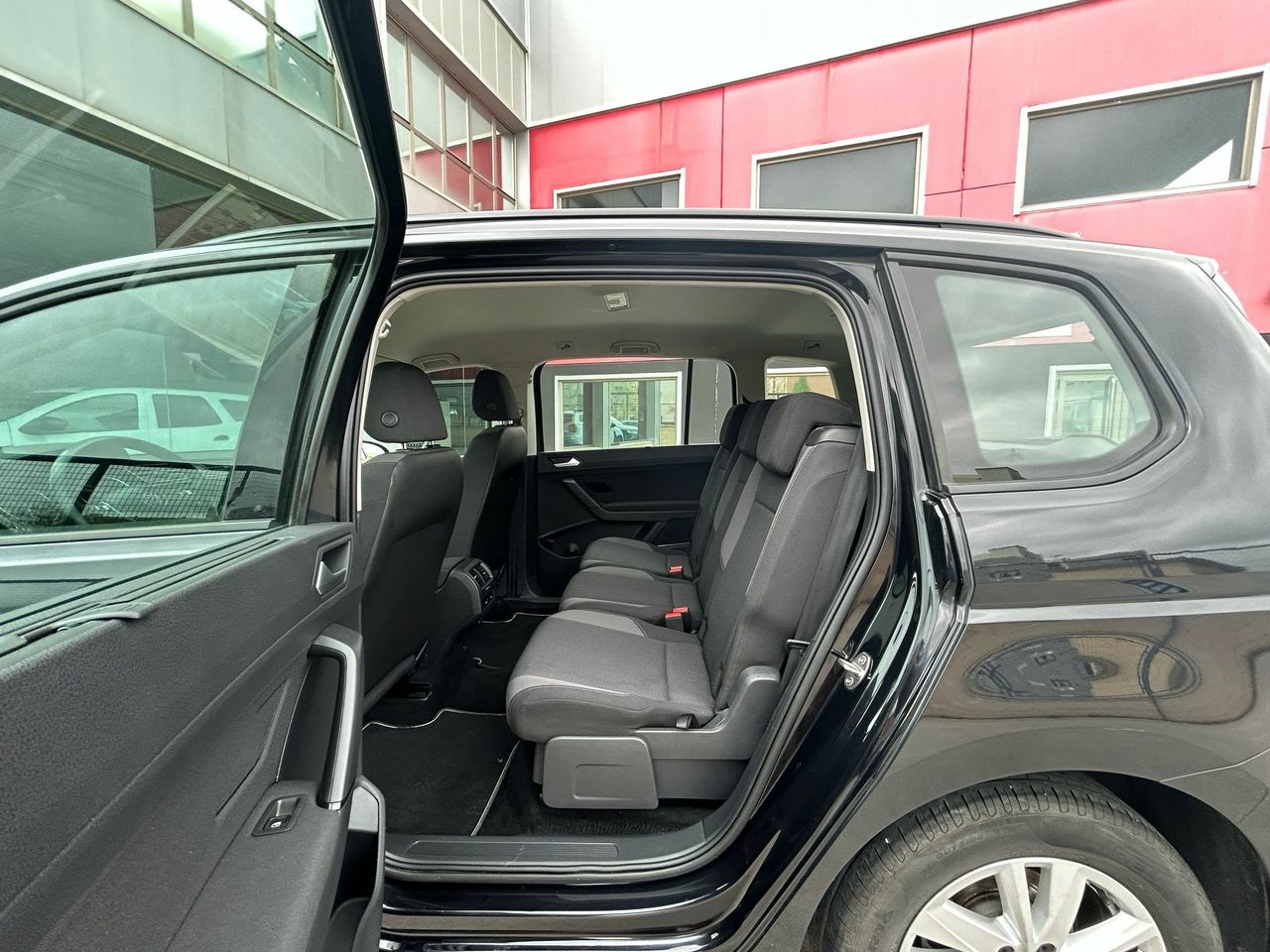 Volkswagen Touran Advance 2.0 TDI 85kW (115CV) DSG - Foto 2