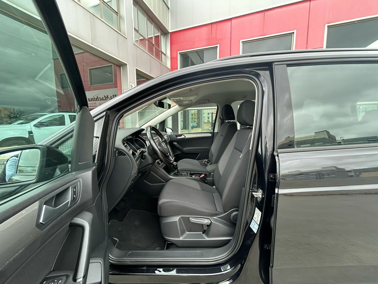 Volkswagen Touran Advance 2.0 TDI 85kW (115CV) DSG - Foto 2