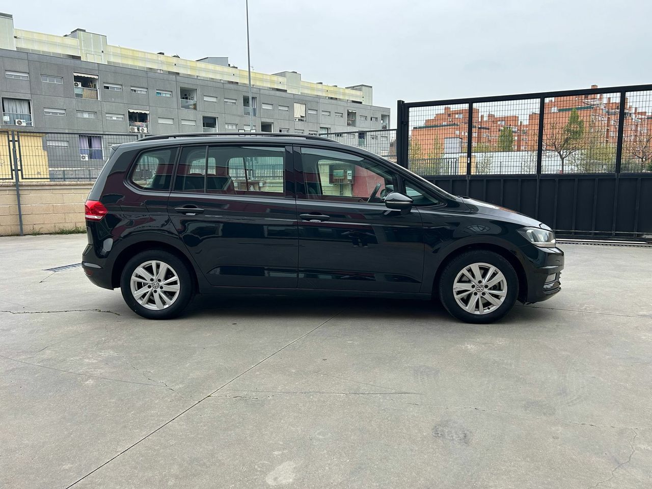 Volkswagen Touran Advance 2.0 TDI 85kW (115CV) DSG - Foto 2