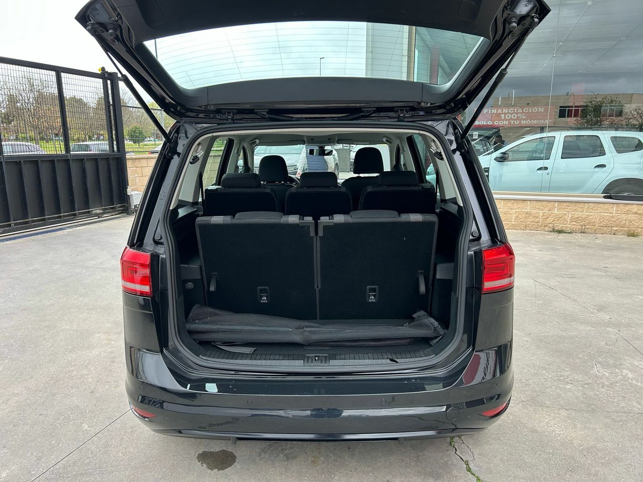 Volkswagen Touran Advance 2.0 TDI 85kW (115CV) DSG - Foto 2