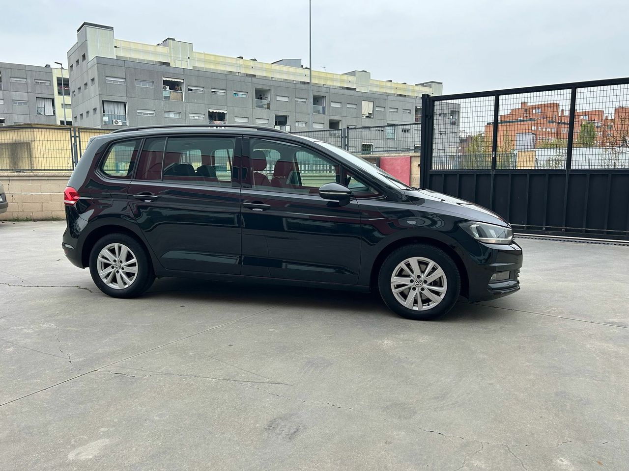 Volkswagen Touran Advance 2.0 TDI 85kW (115CV) DSG - Foto 2