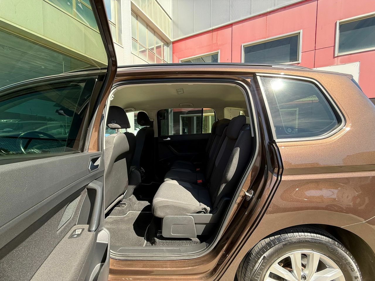 Volkswagen Touran Advance 1.6 TDI 85kW (115CV) DSG - Foto 2