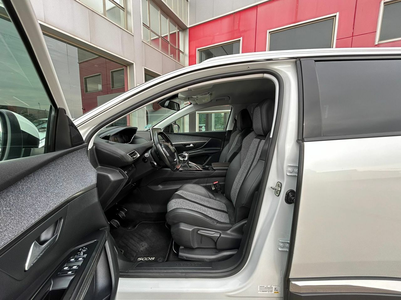 Peugeot 5008 Allure 1.2L PureTech 96kW (130CV) S&S - Foto 2