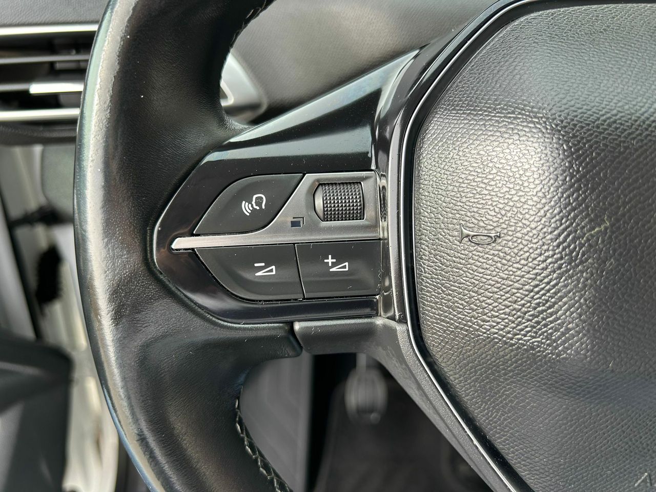 Peugeot 5008 Allure 1.2L PureTech 96kW (130CV) S&S - Foto 2