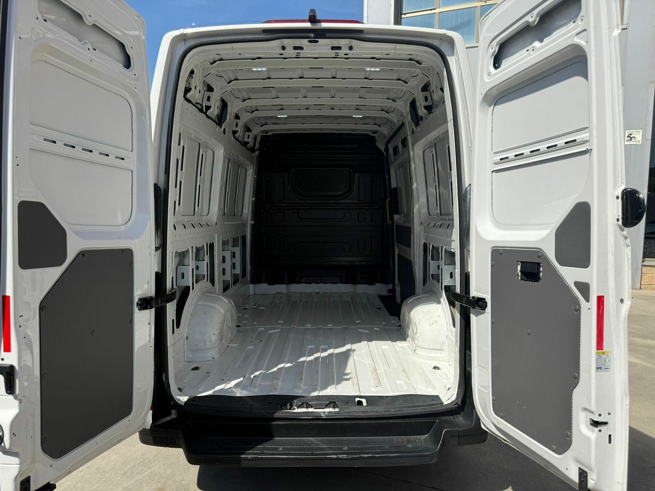Volkswagen Crafter L3 H2 140 CV  - Foto 2