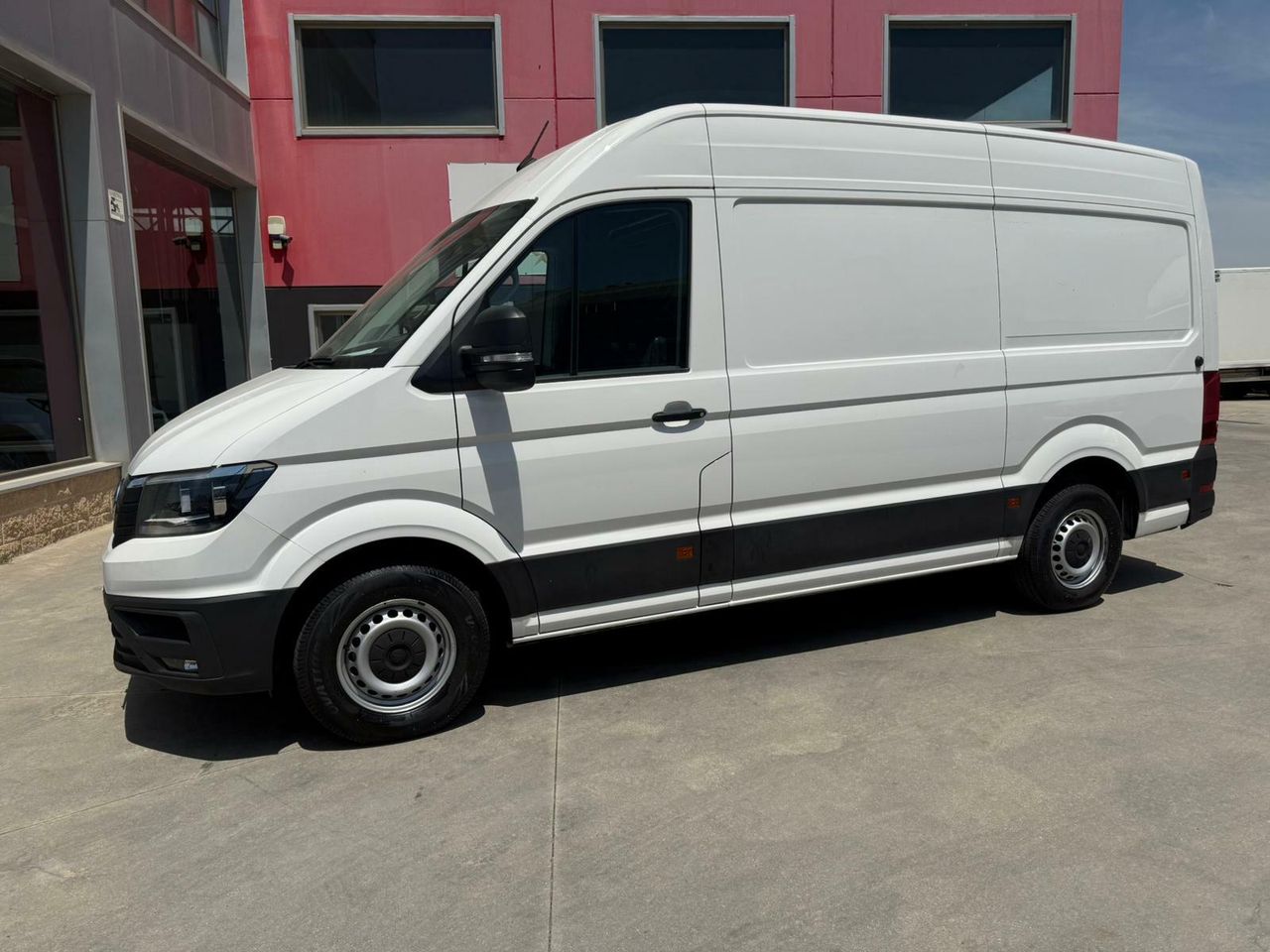 Volkswagen Crafter 2.0 TDI L3 H2  - Foto 2