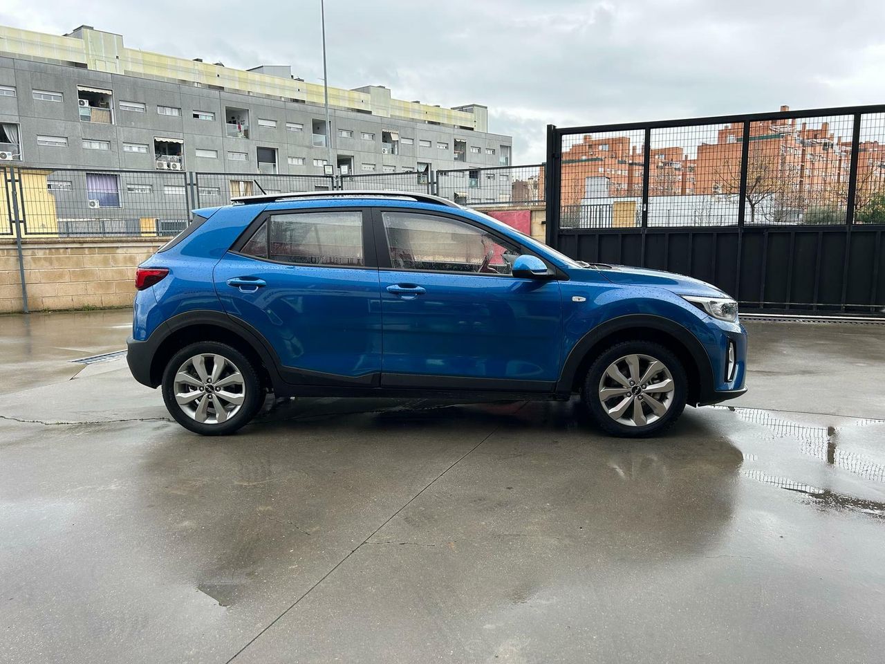 Kia Stonic 1.0 T-GDi 74kW (100CV) MHEV iMT GT Line - Foto 2