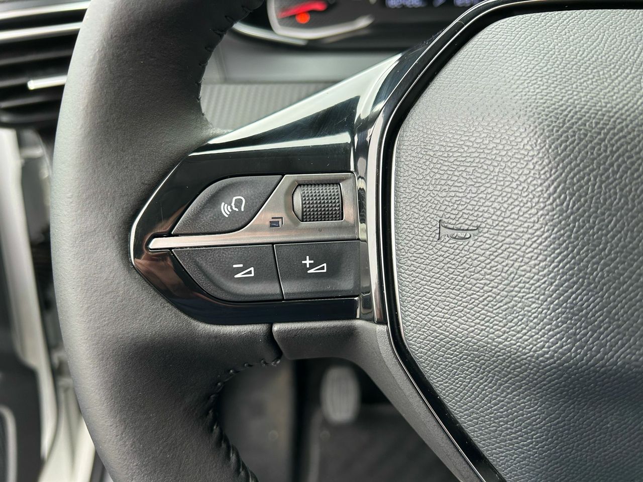Peugeot 2008 Active BlueHDI 81kW (110CV) - Foto 2