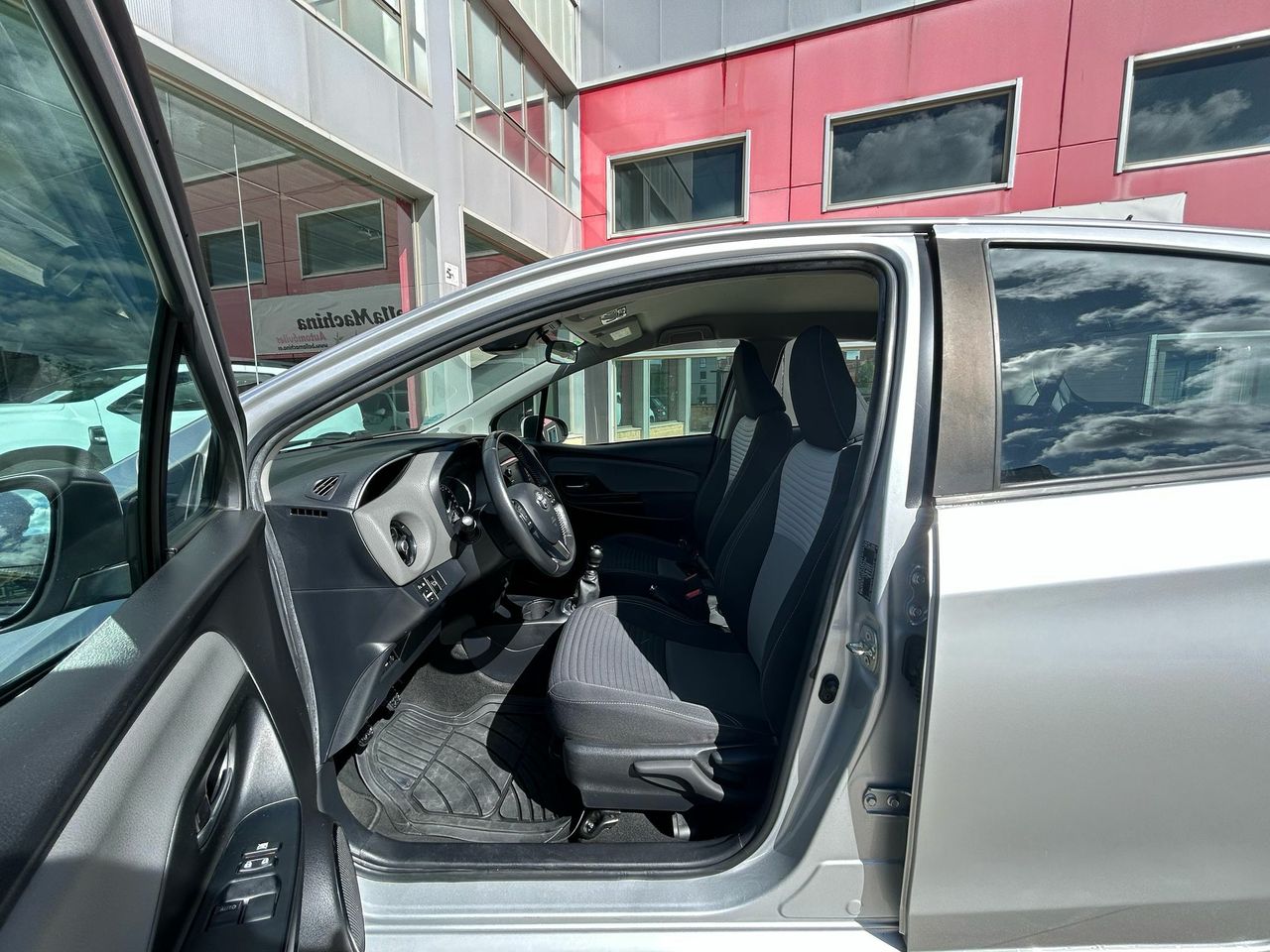 Toyota Yaris 1.5 110 Active Tech - Foto 2