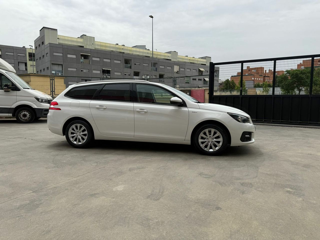 Peugeot 308 SW Style BlueHDi 130 S&S EAT8 - Foto 2