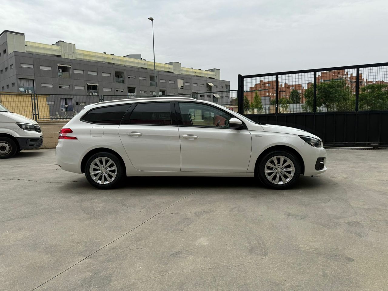 Peugeot 308 SW Style BlueHDi 130 S&S EAT8 - Foto 2