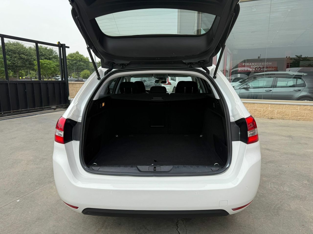 Peugeot 308 SW Style BlueHDi 130 S&S EAT8 - Foto 2