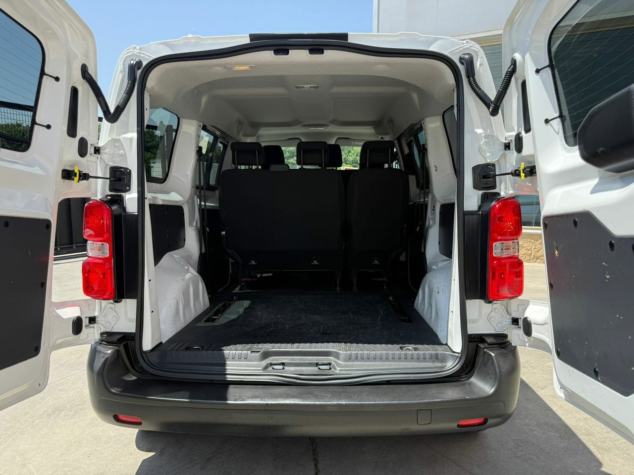 Toyota Proace Compact Combi 120cv 6 plazas  - Foto 2