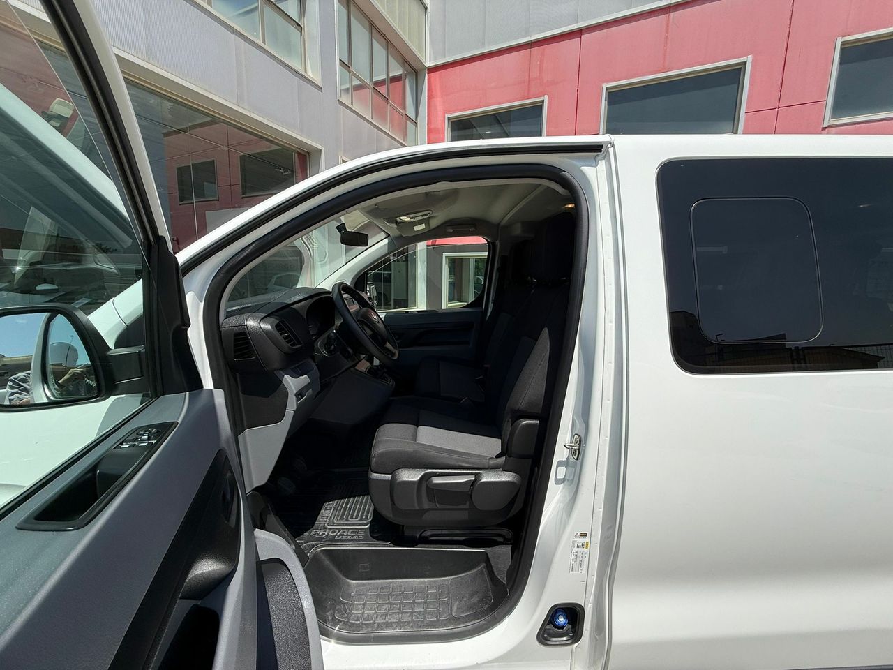 Toyota Proace Compact Combi 120cv 6 plazas  - Foto 2
