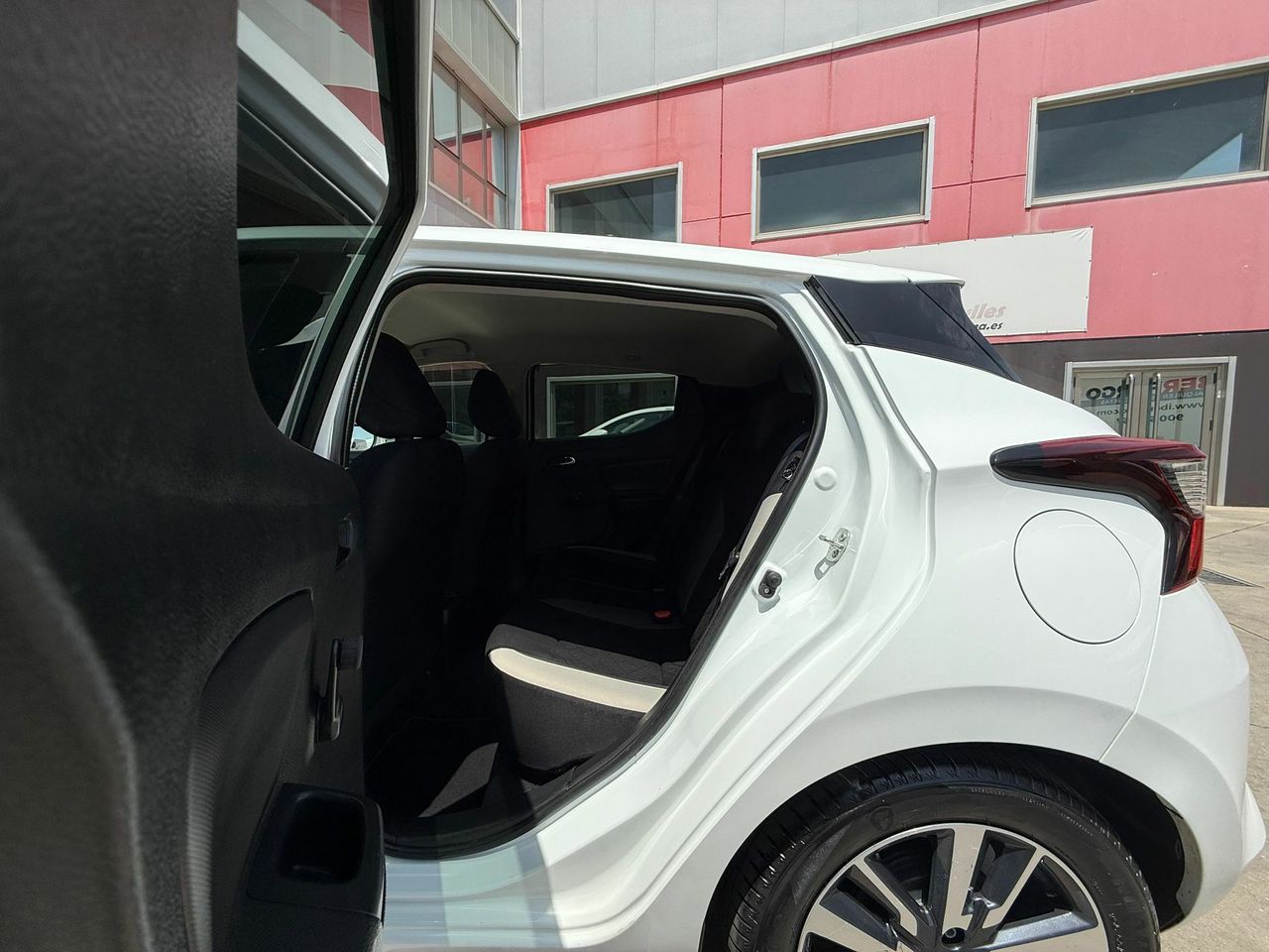 Nissan Micra IG-T 66 kW (90 CV) S&S N-Connecta - Foto 2