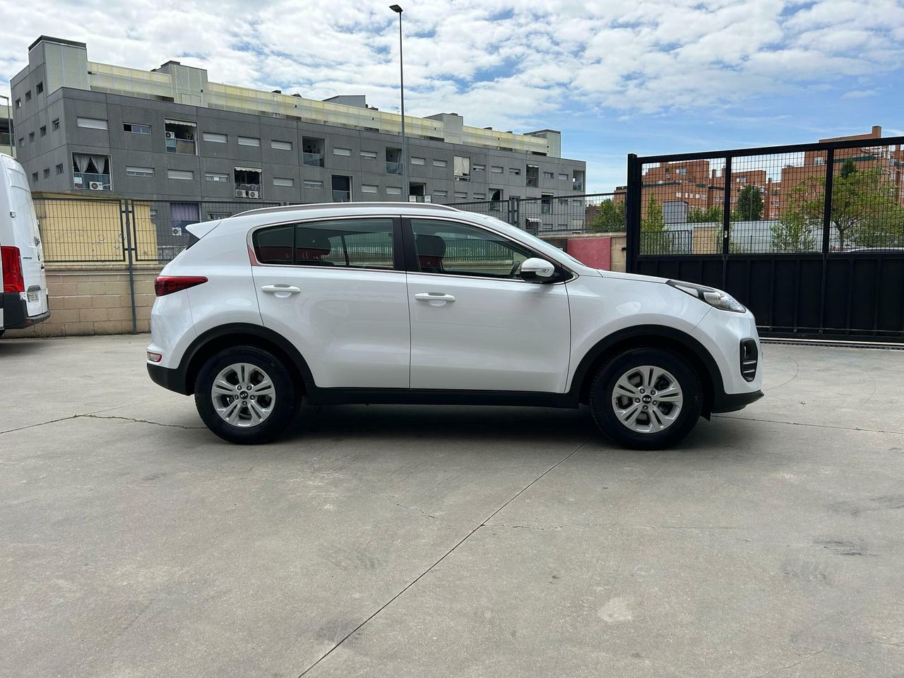 Kia Sportage 1.6 CRDi VGT 85kW (115CV) Business 4x2 - Foto 2