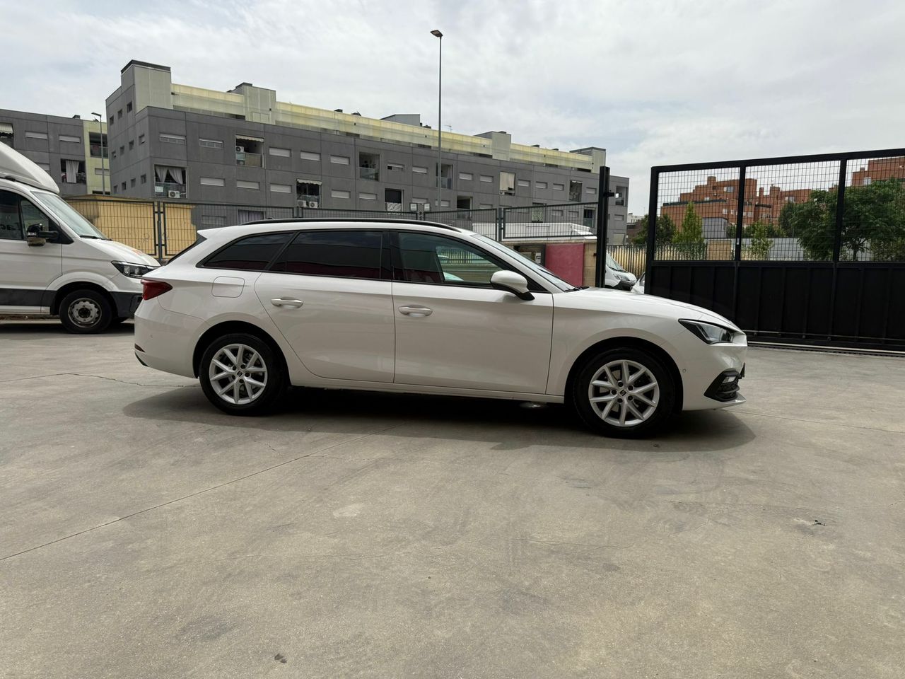 Seat Leon SP 1.5 eTSI 110kW DSG Style Spec Edition - Foto 2