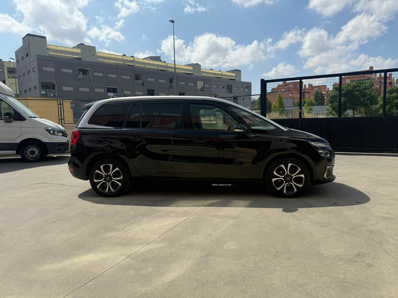 Citroën Grand C4 Spacetourer BlueHDi 96KW (130CV) EAT8 Shine - Foto 2