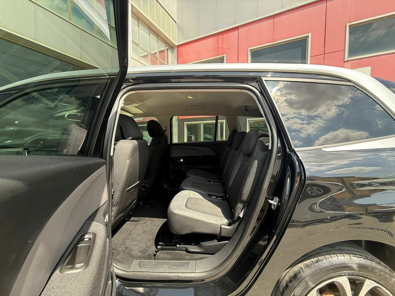 Citroën Grand C4 Spacetourer BlueHDi 96KW (130CV) EAT8 Shine - Foto 2
