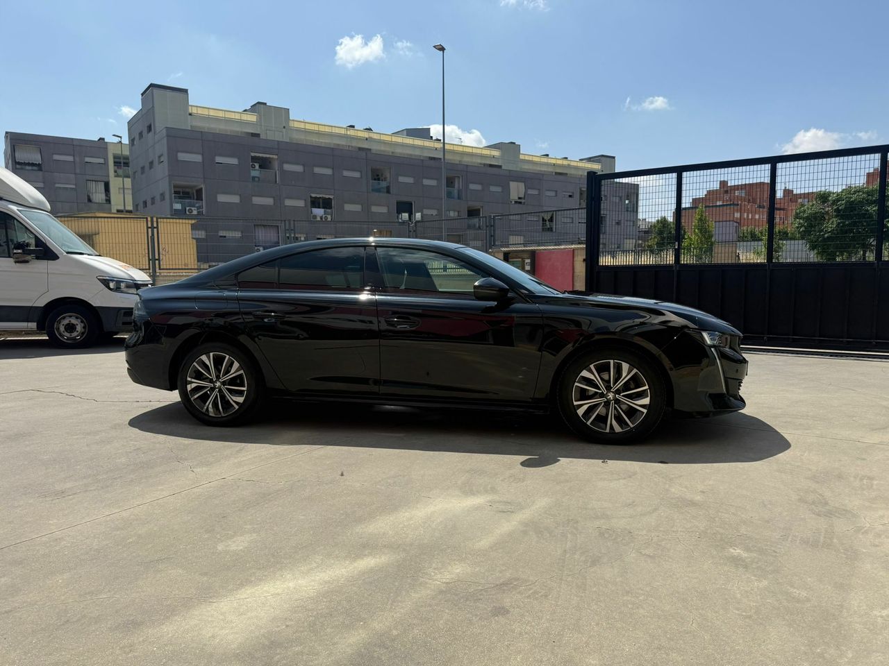 Peugeot 508 5P Allure BlueHDi 130 S&S EAT8 - Foto 2