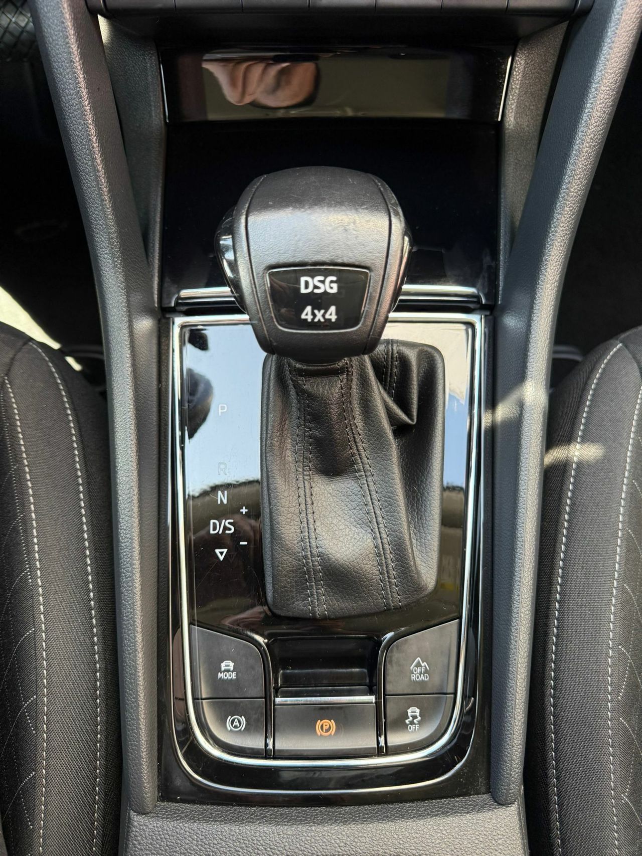 Skoda Karoq 2.0 TDI 110kW (150CV) DSG 4X4 Ambition - Foto 2