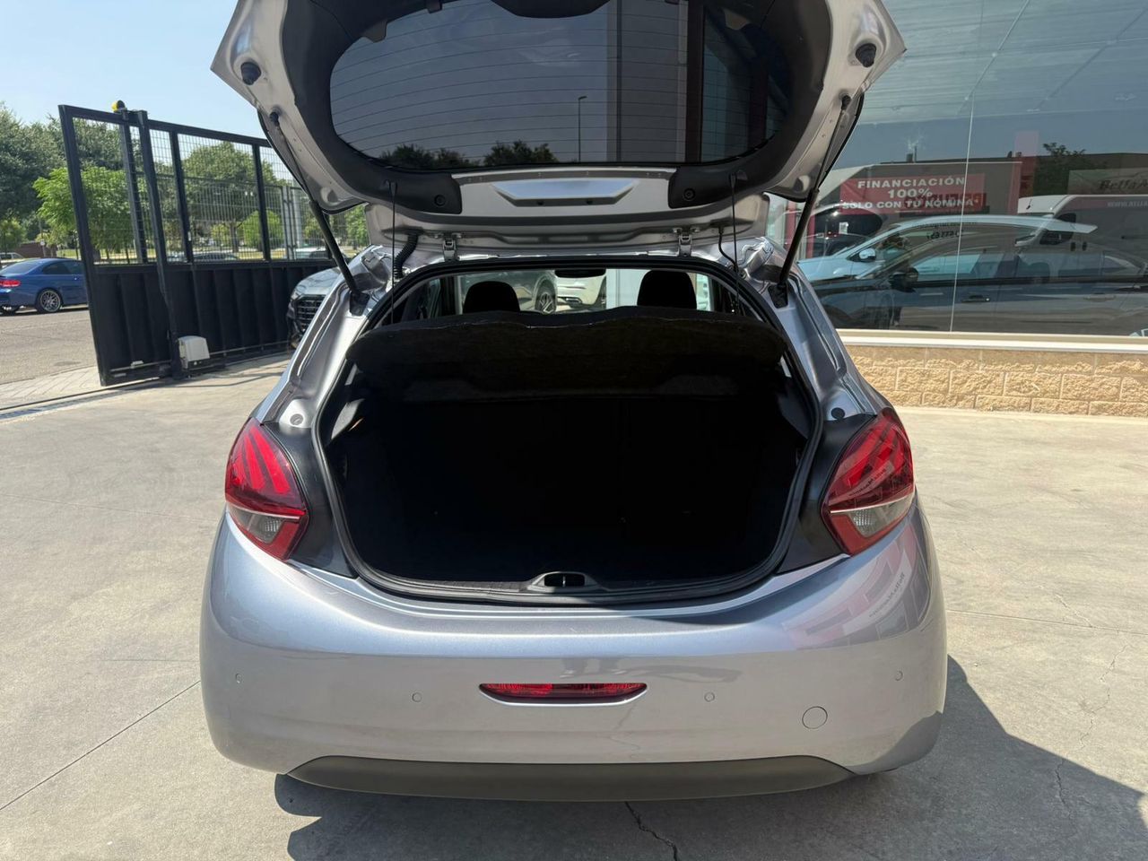 Peugeot 208 5P Signature 1.2L PureTech 60KW (82CV) - Foto 2
