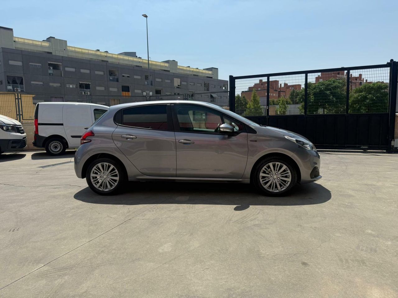 Peugeot 208 5P Signature 1.2L PureTech 60KW (82CV) - Foto 2