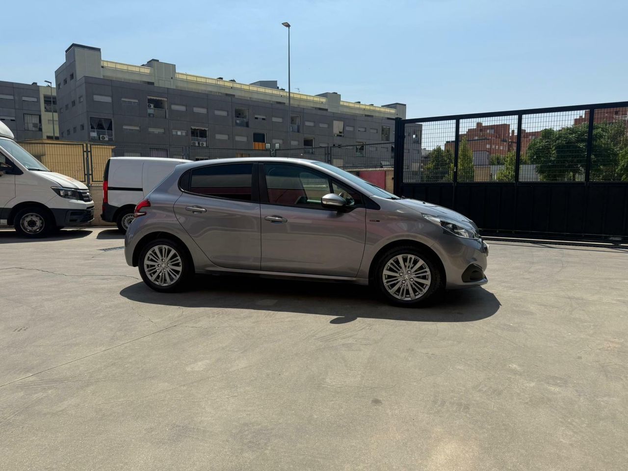 Peugeot 208 5P Signature 1.2L PureTech 60KW (82CV) - Foto 2